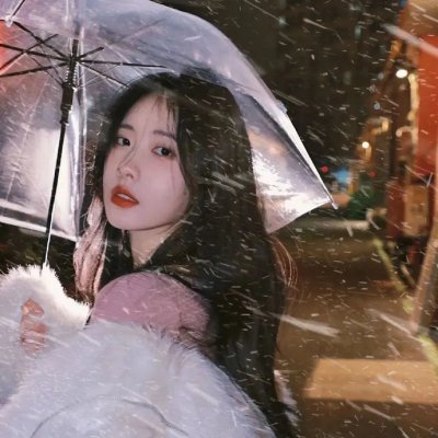 红衣小女孩